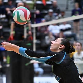 Linea Brickwood gets ready to bump the ball during a Mariners game inside the VIU gym while a crowd watches in the background