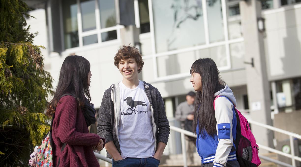 VIU students in the quad at the Nanaimo campus