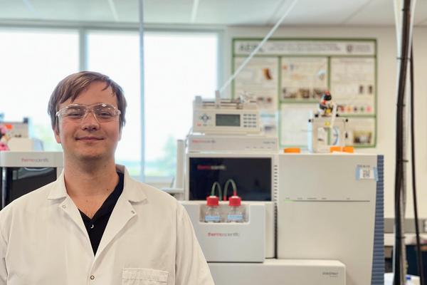 Jindar Sboto smiles while working in a VIU Chemistry lab.