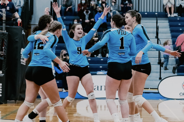 VIU Mariners women's volleyball team celebrating