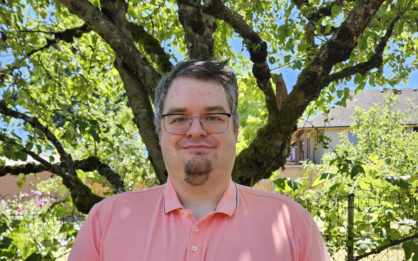 Headshot of Zeke Critchlow